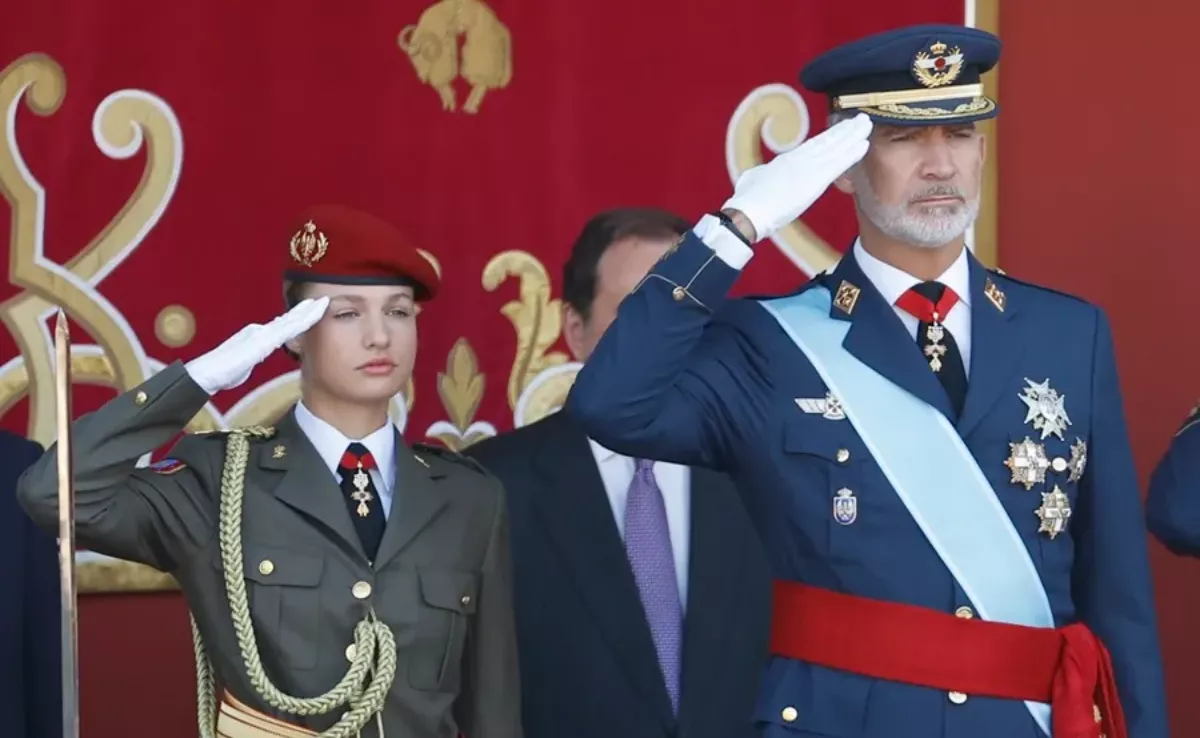 La princesa de Asturias, Leonor y el rey Felipe VI en el desfile del Día de la Fiesta Nacional en Madrid /  EFE - Chema Moya