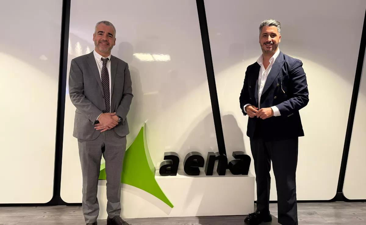 El alcalde de La Laguna, Luis Yeray Gutiérrez (derecha), tras la reunión con el presidente de Aena, Maurici Lucena Betriu./ CEDIDA