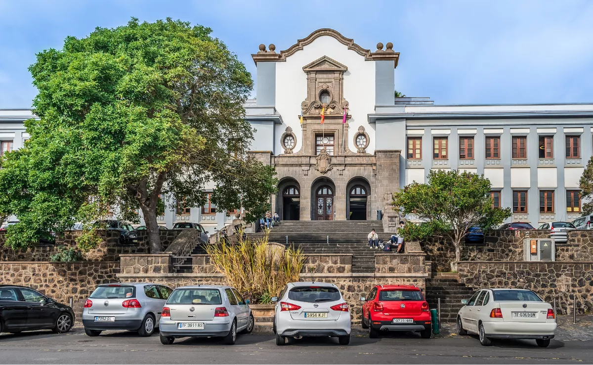 Edificio del Campus Central de la Universidad de Laguna (ULL). / Redes