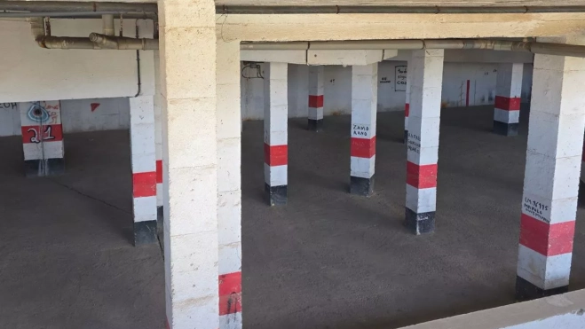 Estado actual de uno de los garajes clausurados en el Barrio Atlántico. ATLÁNTICO HOY / ALBERTO LEY Estado actual de uno de los garajes clausurados en el Barrio Atlántico. ATLÁNTICO HOY / ALBERTO LEY