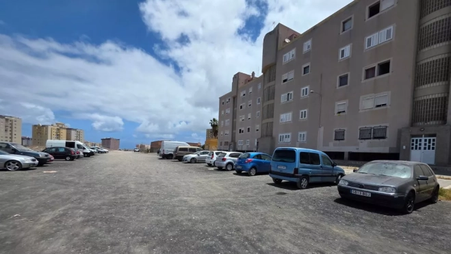 La calle Germán Pérez Ajedrecista, sin asfaltar desde hace 35 años, se ha convertido en uno de los símbolos del abandono que denuncian los vecinos. ATLÁNTICO HOY / ALBERTO LEY La calle Germán Pérez Ajedrecista, sin asfaltar desde hace 35 años, se ha convertido en uno de los símbolos del abandono que denuncian los vecinos. ATLÁNTICO HOY / ALBERTO LEY