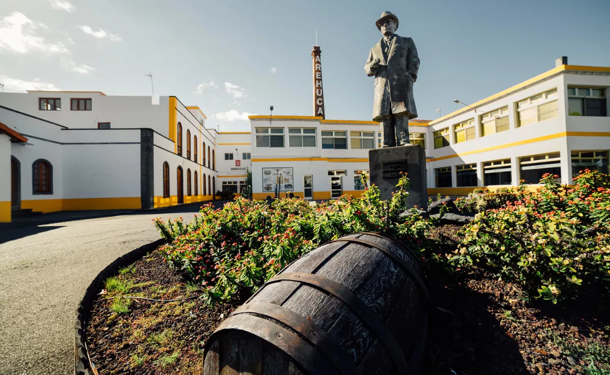 Imagen del exterior de la destilería Arehucas / AREHUCAS