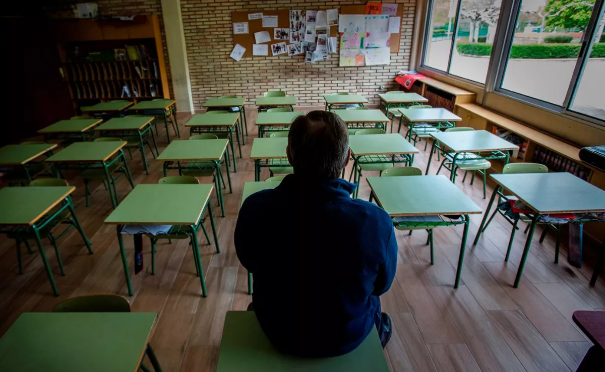 La pobreza y los entornos marginales agravan la violencia hacia los profesores en las aulas canarias. / PACO SANTANA-EFE