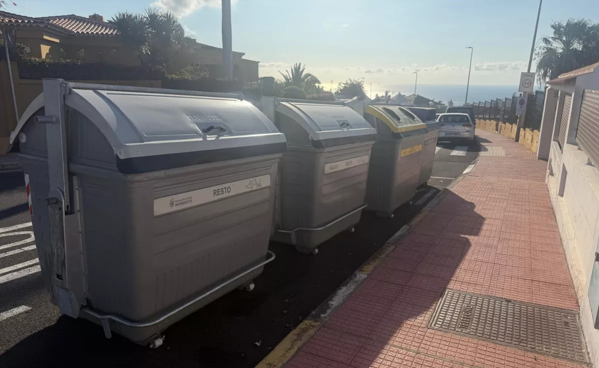 Contenedores de basura en Radazul, Tenerife. / ATLÁNTICO HOY - ALBA MARICHAL 