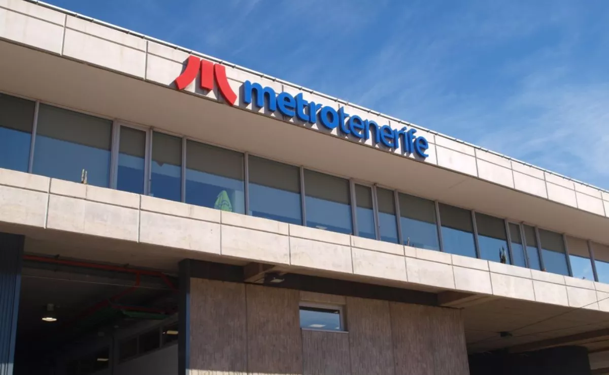 Fachada de Metrotenerife. / METROTENERIFE