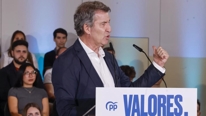 Feijóo se dirige a la militancia del PP en Gran Canaria. / ELVIRA URQUIJO A.-EFE