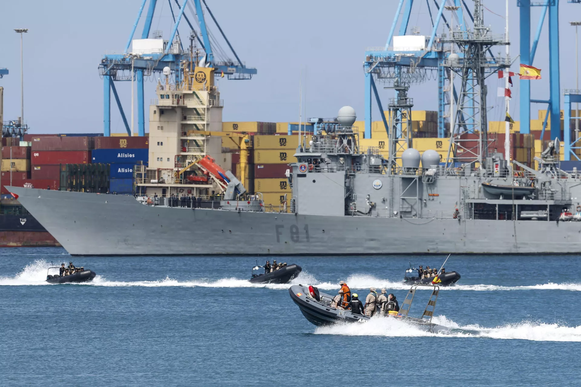 Simulacro de persecución naval en la bahía capitalina. Simulacro de persecución naval en la bahía capitalina.