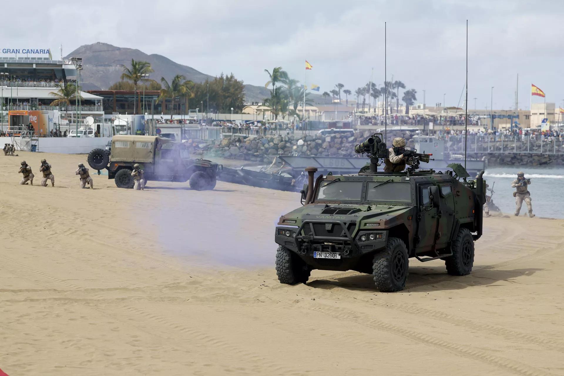 Parte del desembarco anfibio en Las Alcaravaneras fue motorizado. Parte del desembarco anfibio en Las Alcaravaneras fue motorizado.