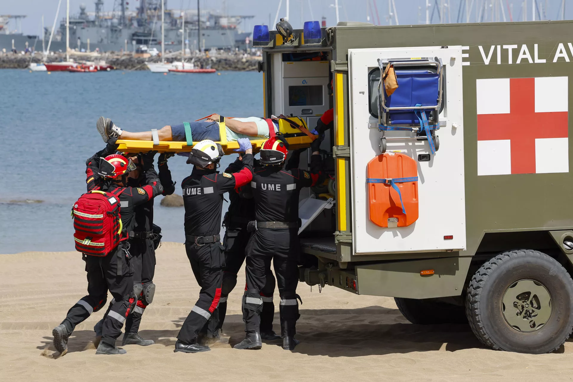 Ejercicio de evacuación en pleno simulacro. Ejercicio de evacuación en pleno simulacro.