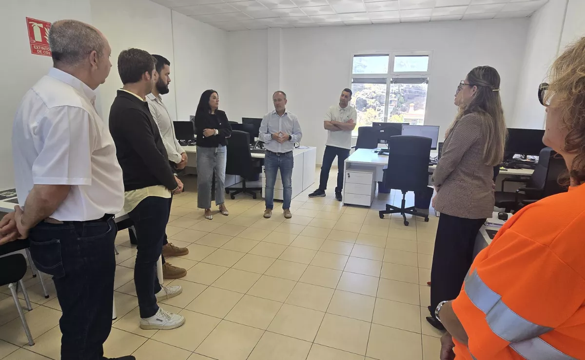 Trabajadores del Cabildo preparando la nueva oficina / CABILDO DE LA PALMA
