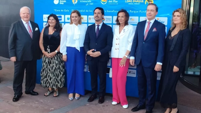 Wolfgang Kiessling, ; Julieta Schallenberg; Astrid Pérez; y Ángel Montañés / LORO PARQUE Wolfgang Kiessling, ; Julieta Schallenberg; Astrid Pérez; y Ángel Montañés / LORO PARQUE