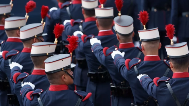 Un momento del desfile de las fuerzas armadas en Tenerife / EFE - RAMÓN DE LA ROCHA Un momento del desfile de las fuerzas armadas en Tenerife / EFE - RAMÓN DE LA ROCHA