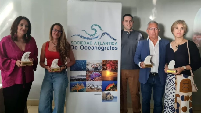 La investigadora recibe el galardón / SAO