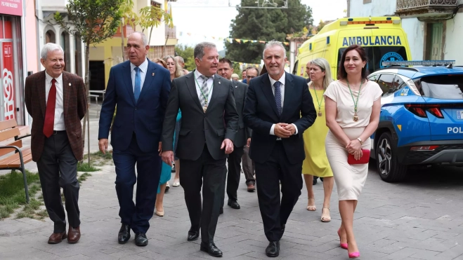 Torres anuncia subvenciones a los cabildos para exhumaciones de la Guerra Civil y el franquismo. / LAURA BAUTISTA-EFE Torres anuncia subvenciones a los cabildos para exhumaciones de la Guerra Civil y el franquismo. / LAURA BAUTISTA-EFE