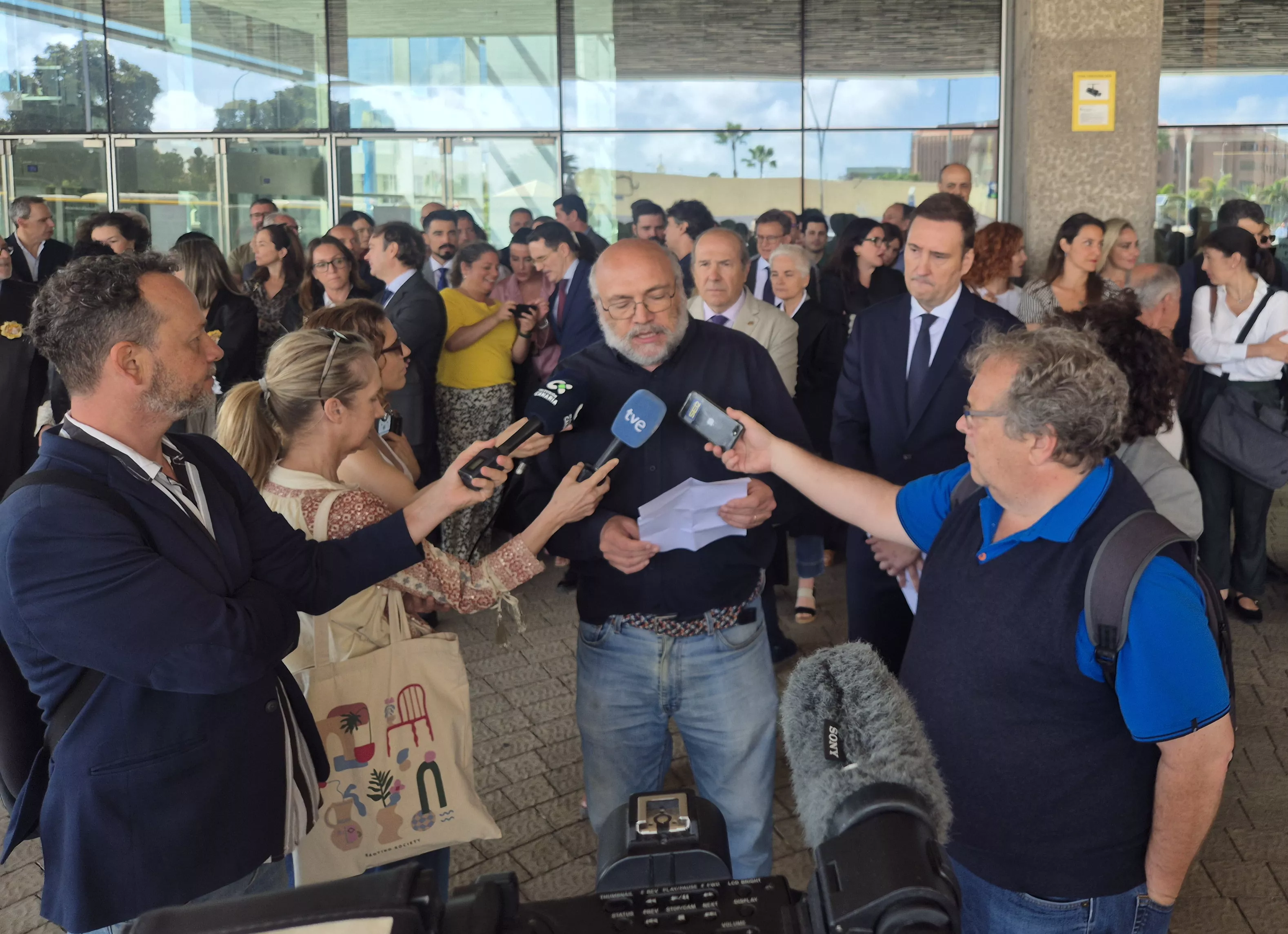 Protesta frente a la Ciudad de la Justicia de Las Palmas / EFE 