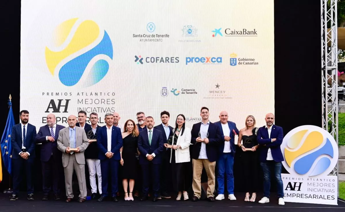 Atlántico Hoy, el nativo digital canario más leído en julio. En la imagen, participantes y premiados en los Premios Atlántico Hoy a las Mejores Iniciativas Empresariales 2025. / TONY HERNÁNDEZ