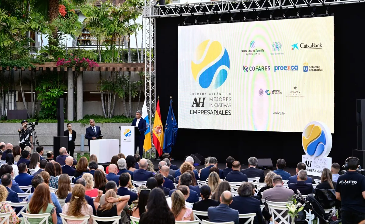 El consejero de Agricultura, Ganadería, Pesca y Soberanía Alimentaria, Narvay Quintero, habla durante la gala de los Premios Atlántico Hoy 2025./ AH