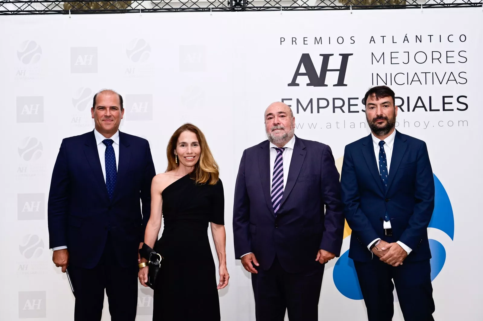 Recepción de Manuel Afonso (izq.), director territorial de CaixaBank en Canarias./ AH