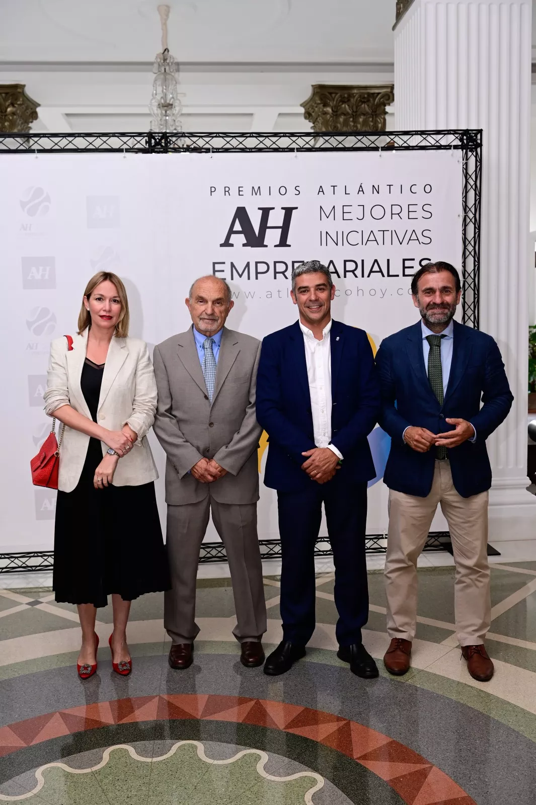 De izquierda a derecha, la consejera de Turismo de El Hierro, Davinia Suárez Armas, José María Pérez (Sabinosa), el consejero del Gobierno Narvay Quintero y el consejero insular Manuel Fernández./ AH