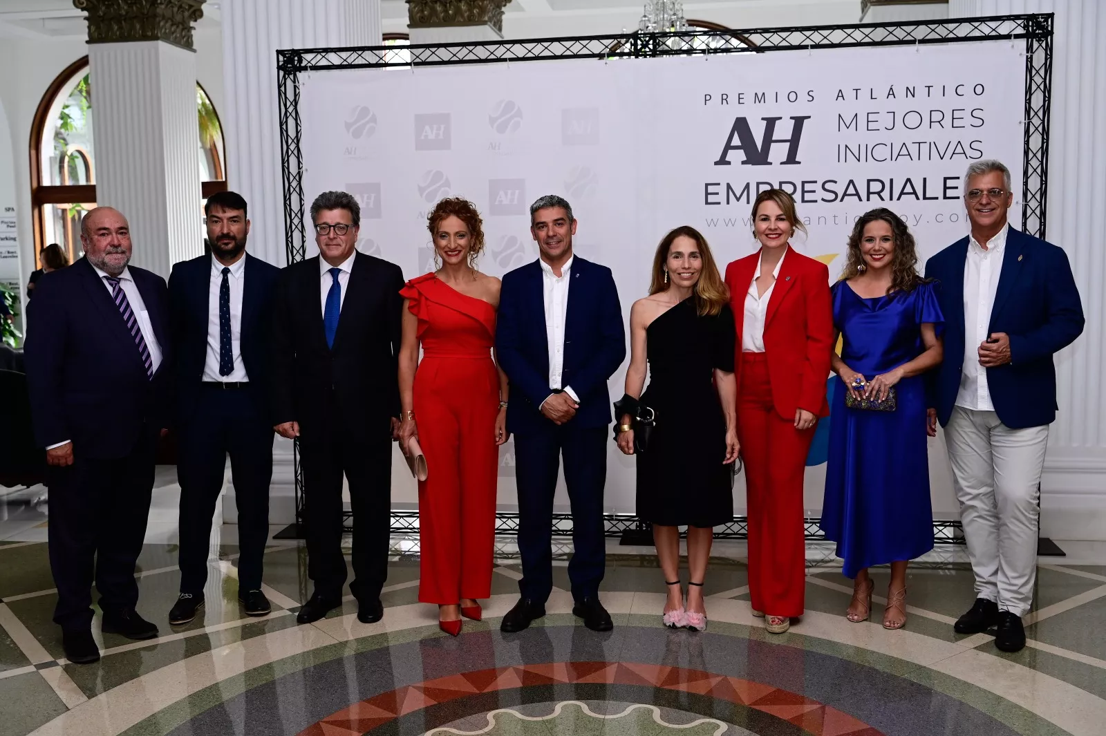 De izquierda a derecha, obviando a la directiva de AH, José Carlos Acha (Cabildo de Tenerife), Sonia Hernández (Cabildo), Narvay Quintero (Gobierno), Krysten Martín (Cabildo), Carmen Pérez (Ayuntamiento Santa Cruz) y Santiago Díaz (Ayuntamiento./ AH