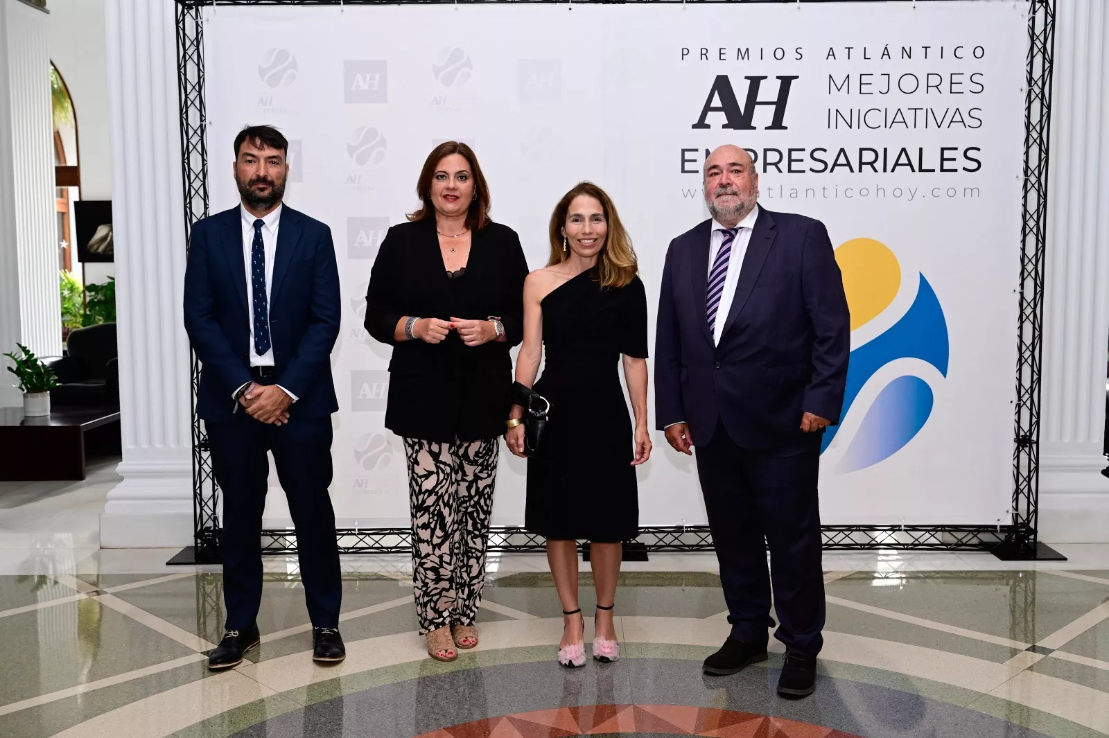 Recepción de la presidenta de la Autoridad Portuaria de Las Palmas, Beatriz Calzada (2 izq.)./ AH