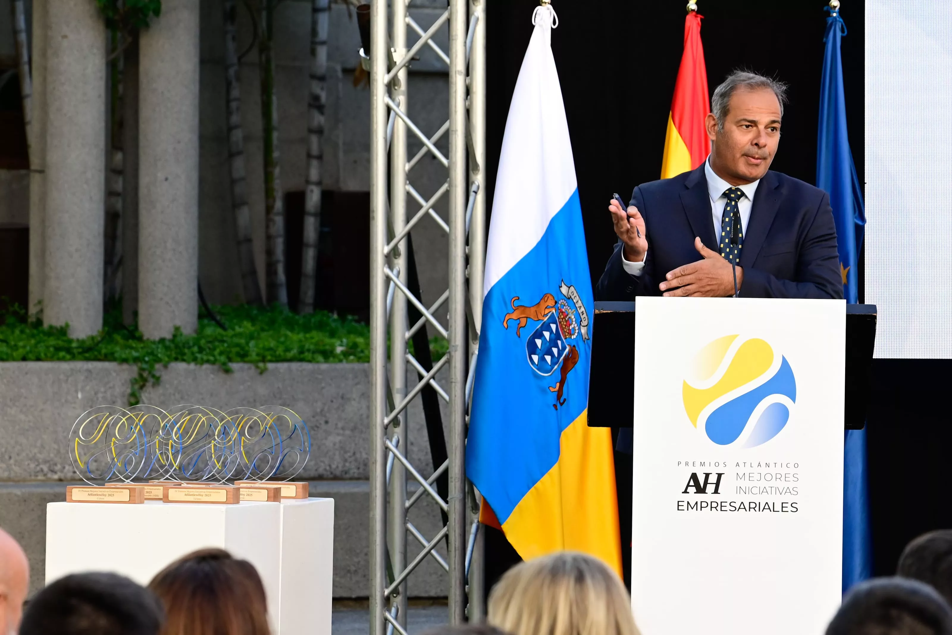 Miguel Ángel Daswani, maestro de ceremonias del acto. / TONY HERNÁNDEZ