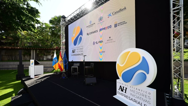 Escenario donde se entregaron los Premios a las Mejores Iniciativas Empresariales Atlántico Hoy. / TONY HERNÁNDEZ Escenario donde se entregaron los Premios a las Mejores Iniciativas Empresariales Atlántico Hoy. / TONY HERNÁNDEZ