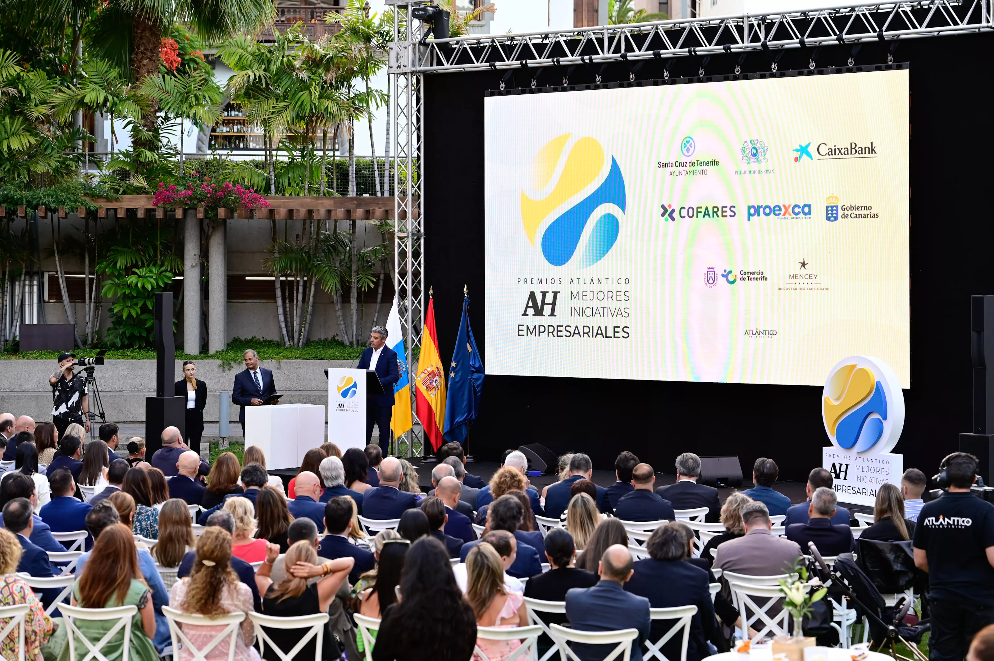 Detalle del acto de entrega de los Premios a las Mejores Iniciativas Empresariales Atlántico Hoy. / TONY HERNÁNDEZ