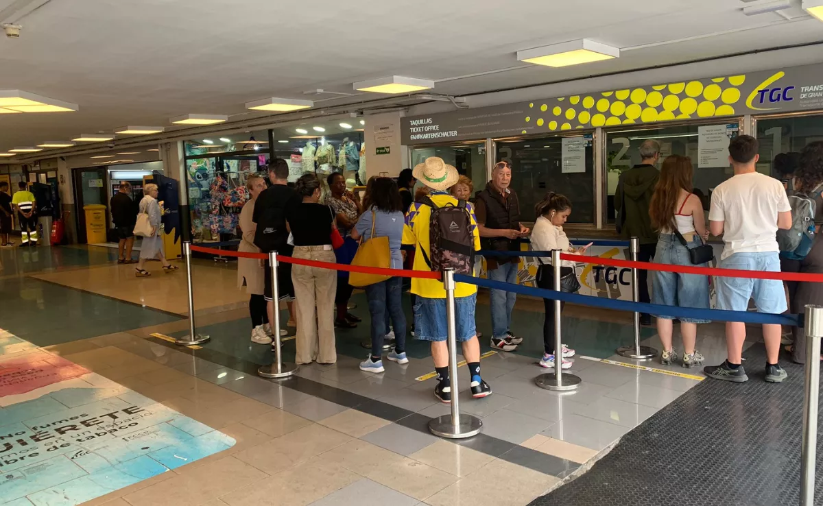 Imagen de colas este lunes en San Telmo / AH