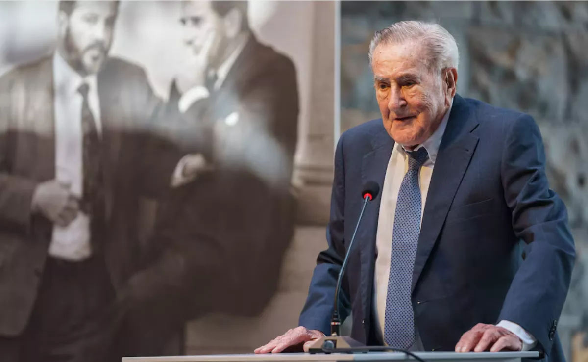 El expresidente de Canarias, Manuel Hermoso, en el acto de de entrega de sus archivos y de los del expresidente Adán Martín al Archivo Provincial de Santa Cruz de Tenerife. / RAMON DE LA ROCHA-EFE