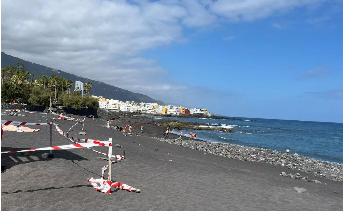 Playa Jardín, en Puerto de la cruz, cerrada al baño durante más de once meses. AH