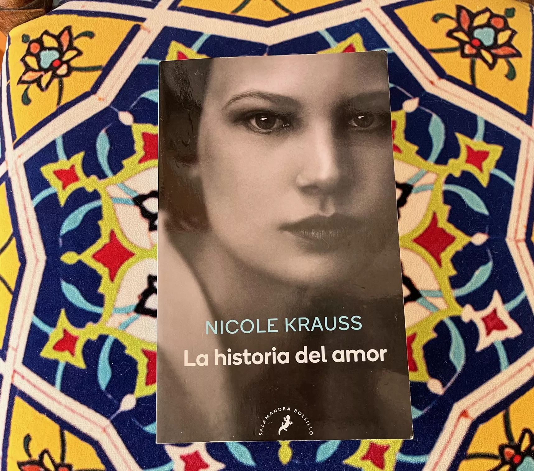 Portada de La historia del amor de la editorial Salamandra