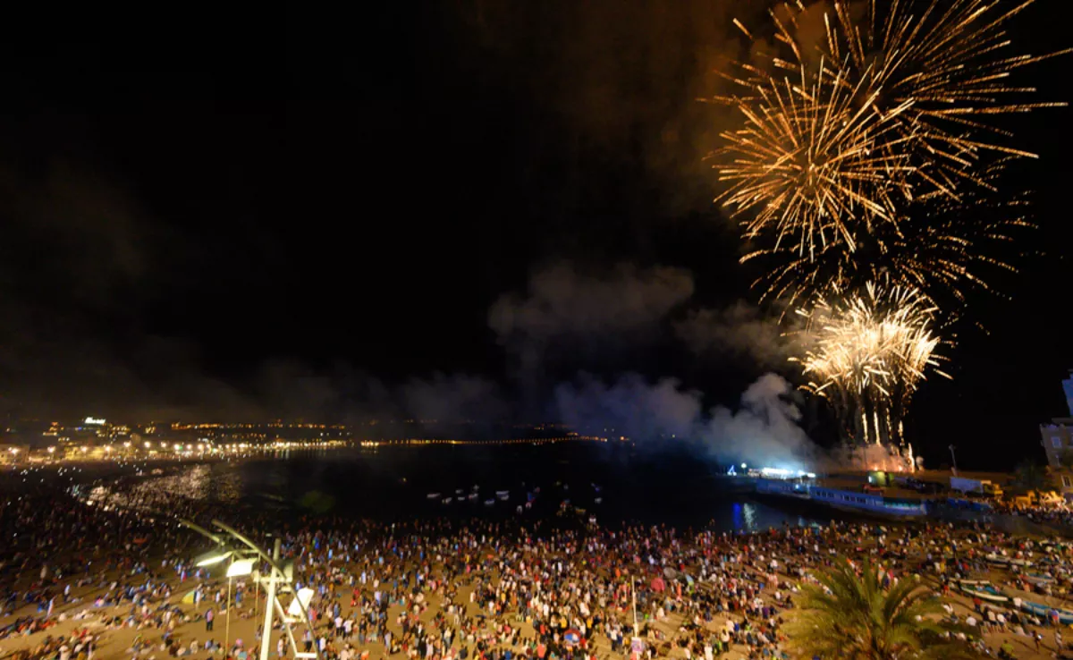 Imagen de la Noche de San Juan en Las Canteras / LPA VISIT - TONY HERNÁNDEZ
