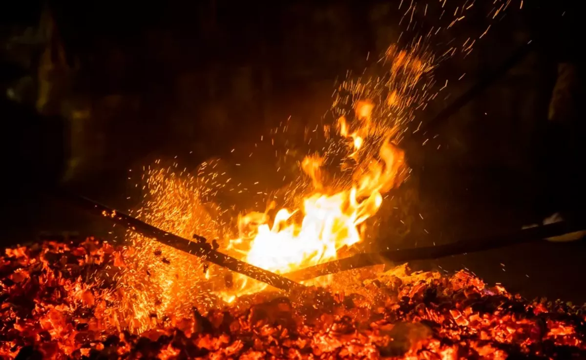 Imagen de unas hogueras de San Juan / EFE