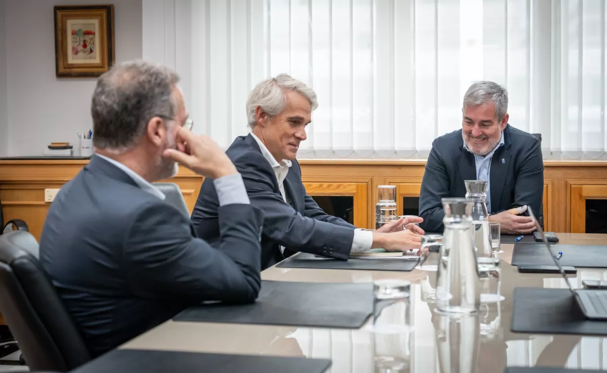 Reunión entre Fernando Clavijo, presidente de Canarias, y el presidente de Telefónica España, Borja Ochoa./ CEDIDA