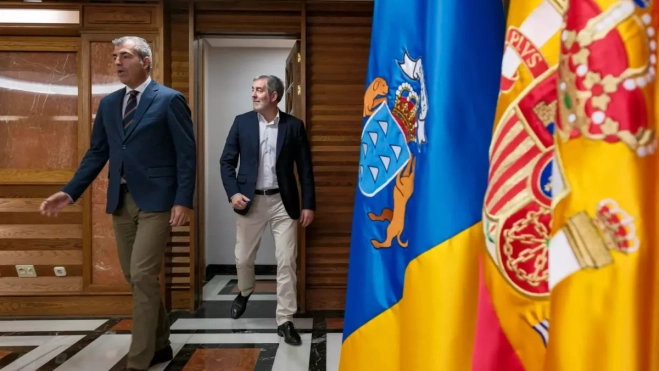 En la imagen, Fernando Clavijo y Manuel DomínguezEFE ÁNGEL MEDINA G.