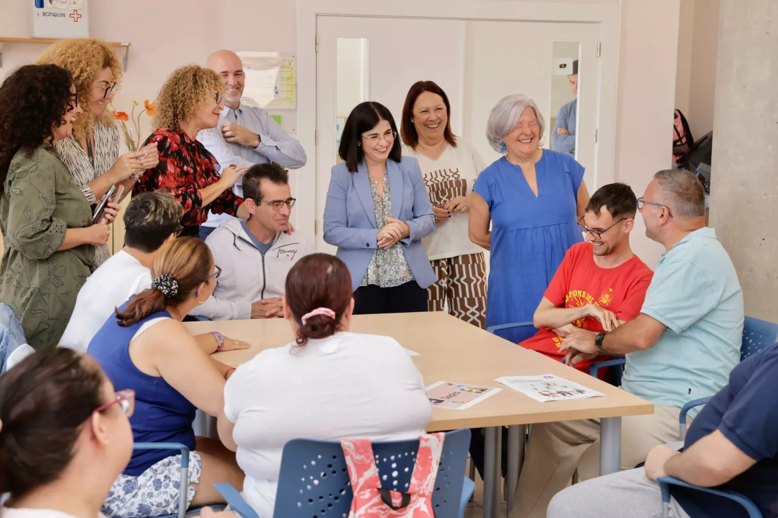 La alcaldesa de Las Palmas de Gran Canaria, Carolina Darias, junto a la concejal  de Bienestar Social, Carmen Luz Vargas./ CEDIDA