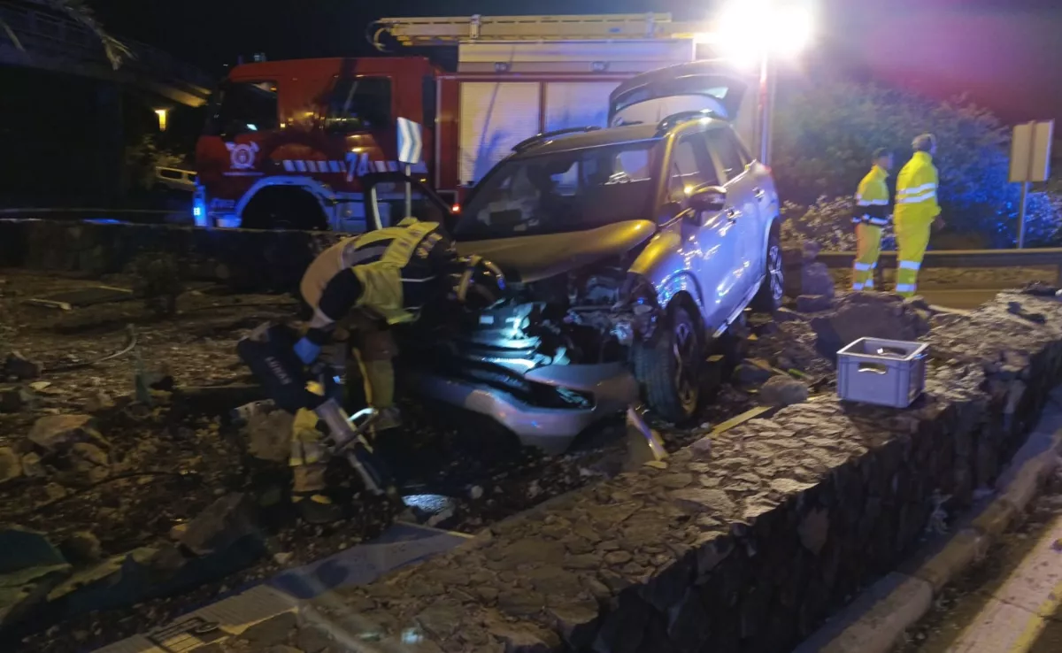 Imagen del coche tras el accidente en la TF-5 / 112