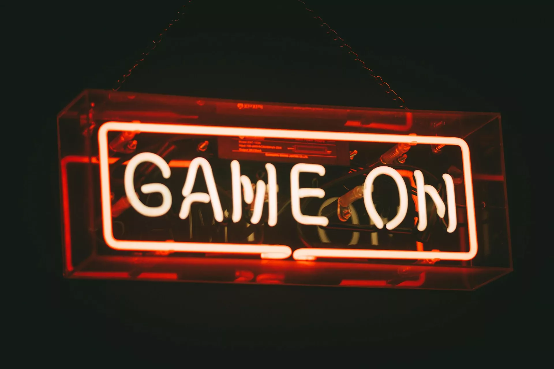 Luces led con las letras Game On / Foto de 8 verthing en Unsplash