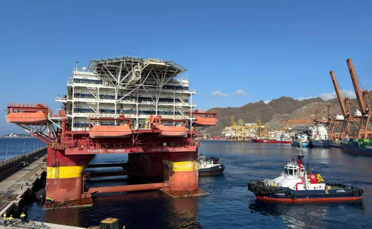 Canarias lidera los incentivos regionales con 100 millones y la creación de 400 empleos. En la imagen, la 'Floatel Reliance', que será reactivada por Tenerife Shipyards. / AH