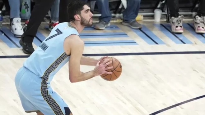 Santi Aldama, en un partido de los Grizzlies de Memphis en la NBA. / EFE