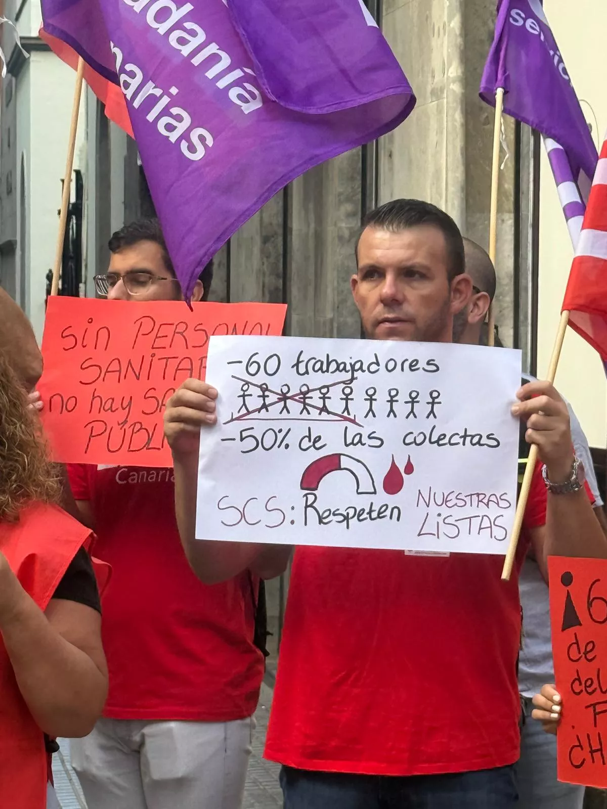 Momentos de la manifestación de los trabajadores del banco de sangre. / ALBA MARICHAL - ATLÁNTICO HOY