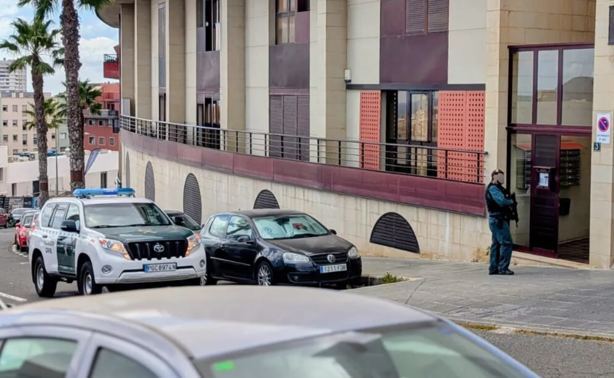 La UCO registra inmuebles en Gran Canaria por presunto blanqueo de capitales y estafa./ AH