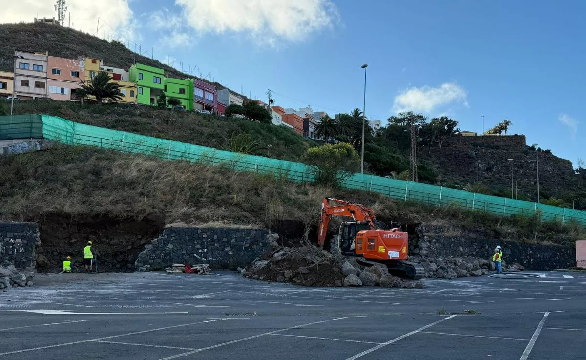 Obras en el barranco de La Carnicería, en La Laguna, que permitirán la vuelta del Mercado a su lugar original. /Cedida