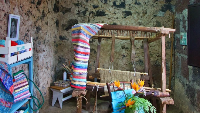 Telar de Doña Mercedes, la última tejedora de Sabinosa. Redes