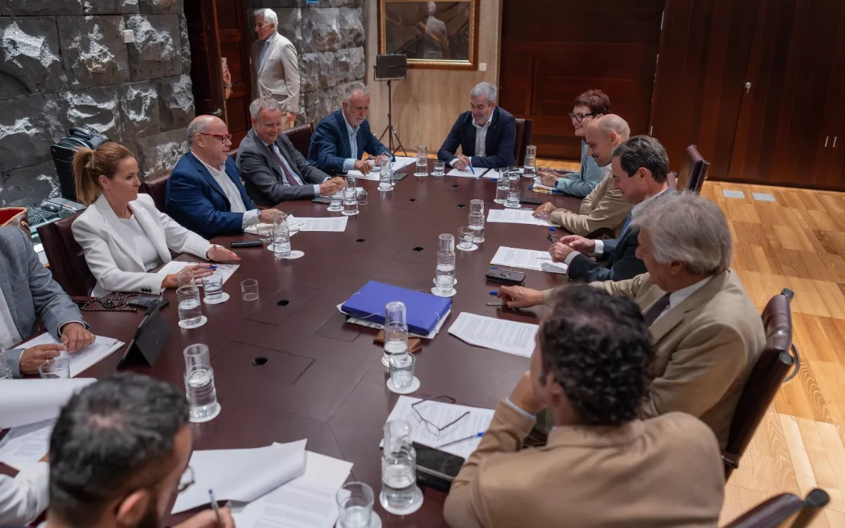 Canarias avisa: "Negarse a acoger a menores migrantes será ilegal y lo pagarán en los tribunales". / AH