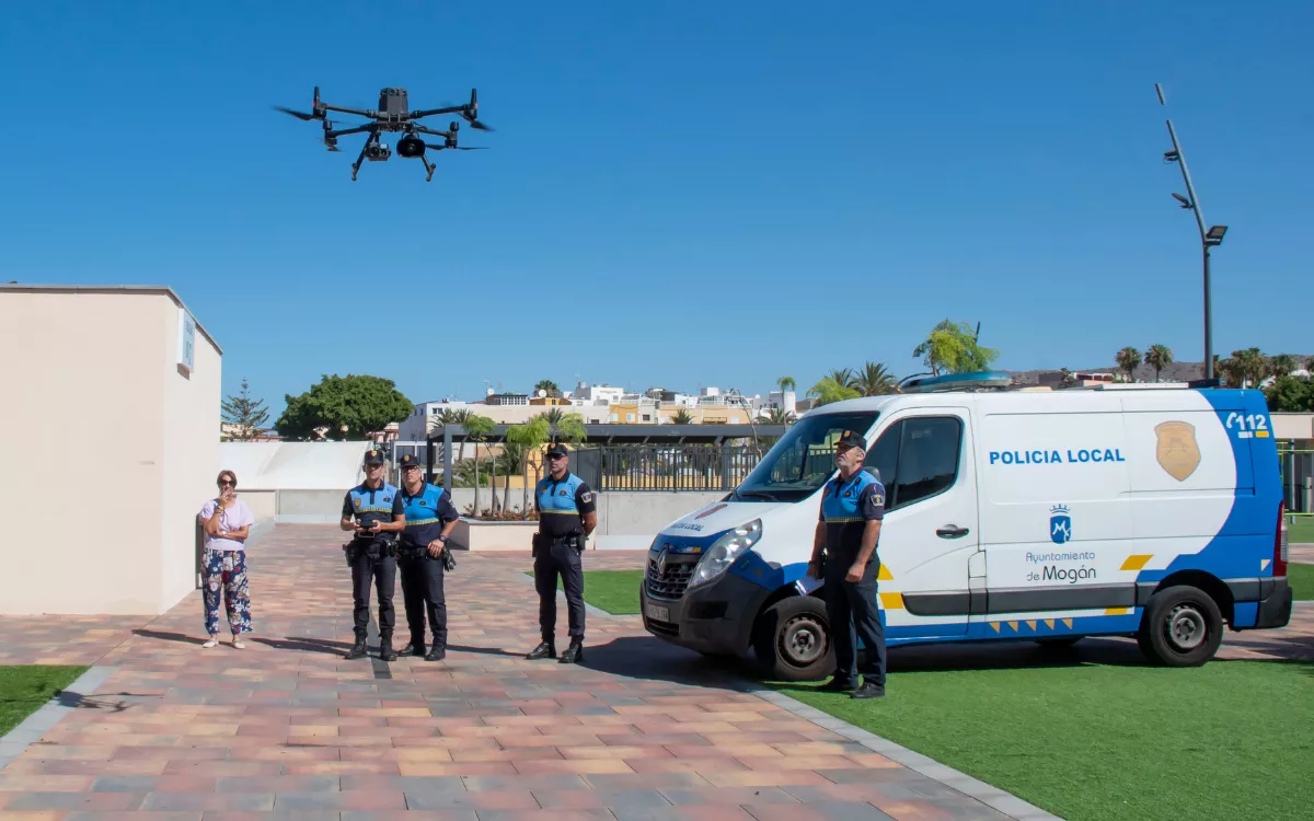 Mogán lanza su unidad de drones policiales para reforzar la seguridad y el rescate. / AH