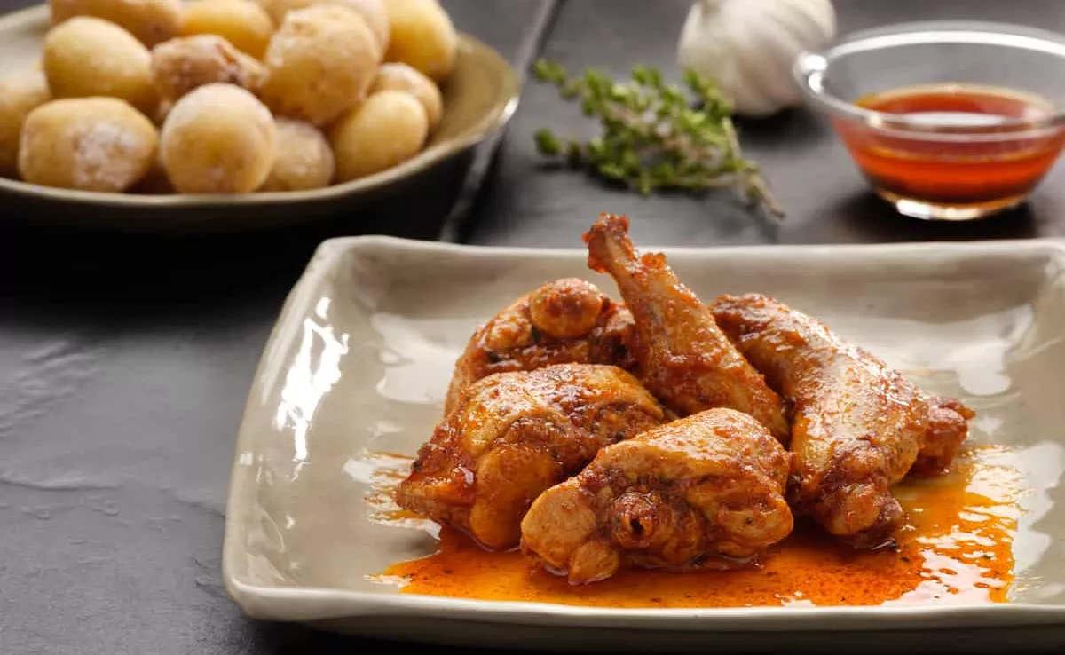 Un plato de conejo en salmorejo y papas arrugadas / REAL ACADEMIA DE LA GASTRONOMÍA