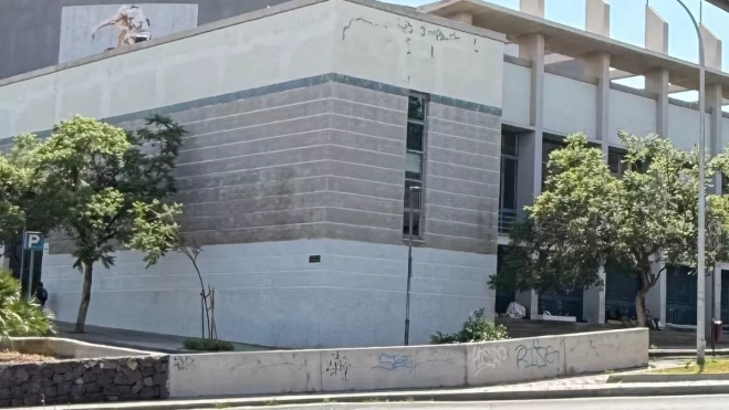 Exterior del pabellón Pancho Camurria en Santa Cruz de Tenerife. / ATLÁNTICO HOY - ALBA MARICHAL