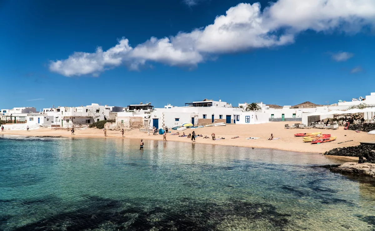 Imagen de la isla halagada por la prensa de Francia / TURISMO 